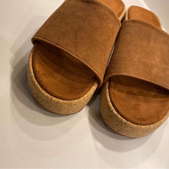 Roxy brown suede and cork platform slides. Size 9 - Picture 4 of 6